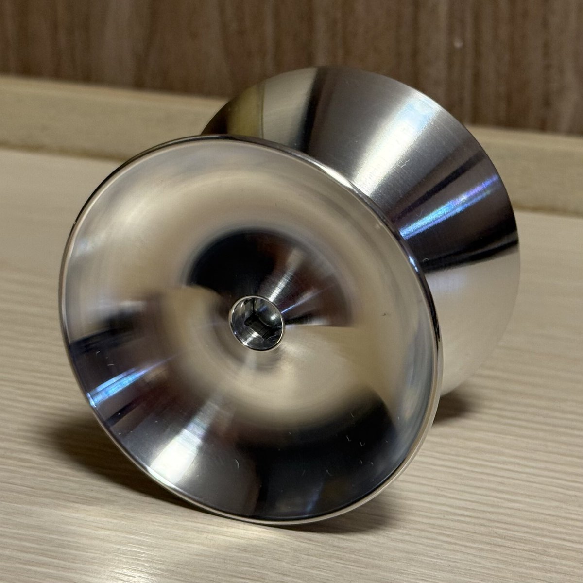 knight72430330's tweet photo. JAPAN TECHNOLOGYよりMetal Shift Change🪀
JT直営店舗「YOYO SPACE AS」にて購入…
メタルオフストリングヨーヨーという究極のロマン砲を体現したヨーヨー
…色んな意味で振るのが怖い…
これは家宝…
#ヨーヨー
#JAPANTECHNOLOGY
#YOYOSPACEAS
#神が宿るヨーヨー
#シフトチェンジ
#ShiftChange https://t.co/2K7JZF1gVk