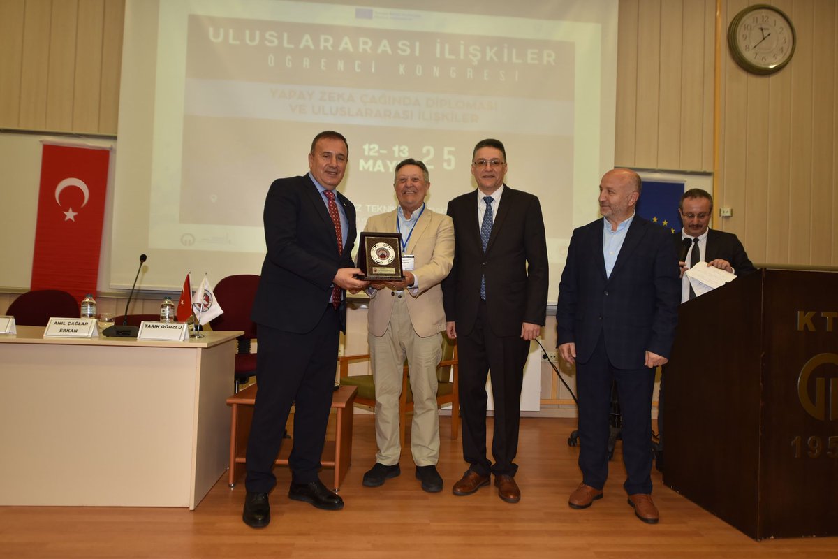 ktu_uik's tweet photo. Karadeniz Teknik Üniversitesi Uluslararası İlişkiler Kulübü Academia Komitesi olarak, bölgemizde bir ilk olma özelliği taşıyan Uluslararası İlişkiler Öğrenci Kongresi’ni “Yapay Zeka Çağında Diplomasi ve Uluslararası İlişkiler” temasıyla başarıyla gerçekleştirmiş bulunmaktayız. https://t.co/qCo0nIRp4Q