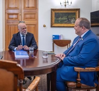 ayala_rodolfo's tweet photo. El  Fiscal Nacional Angel Valencia y el ministro @alvaroelizalde son compadres, cada uno es padrino de sus hijos.
Entre los dos pretenden sepultar el caso #ProCultura Basta !
#CooperNoSeToca #TodosSomosCooper @FiscaliadeChile #Cooper https://t.co/WVQBJDx6TO
