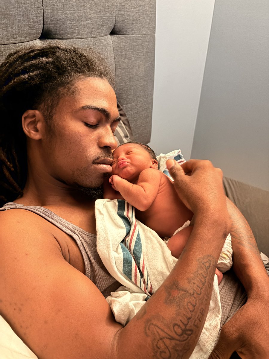 x_ThugginHard's tweet photo. I had a baby girl and she’s so beautiful ❤️❤️❤️😍 Daddy gotchu mama https://t.co/bgdOUSAlS4
