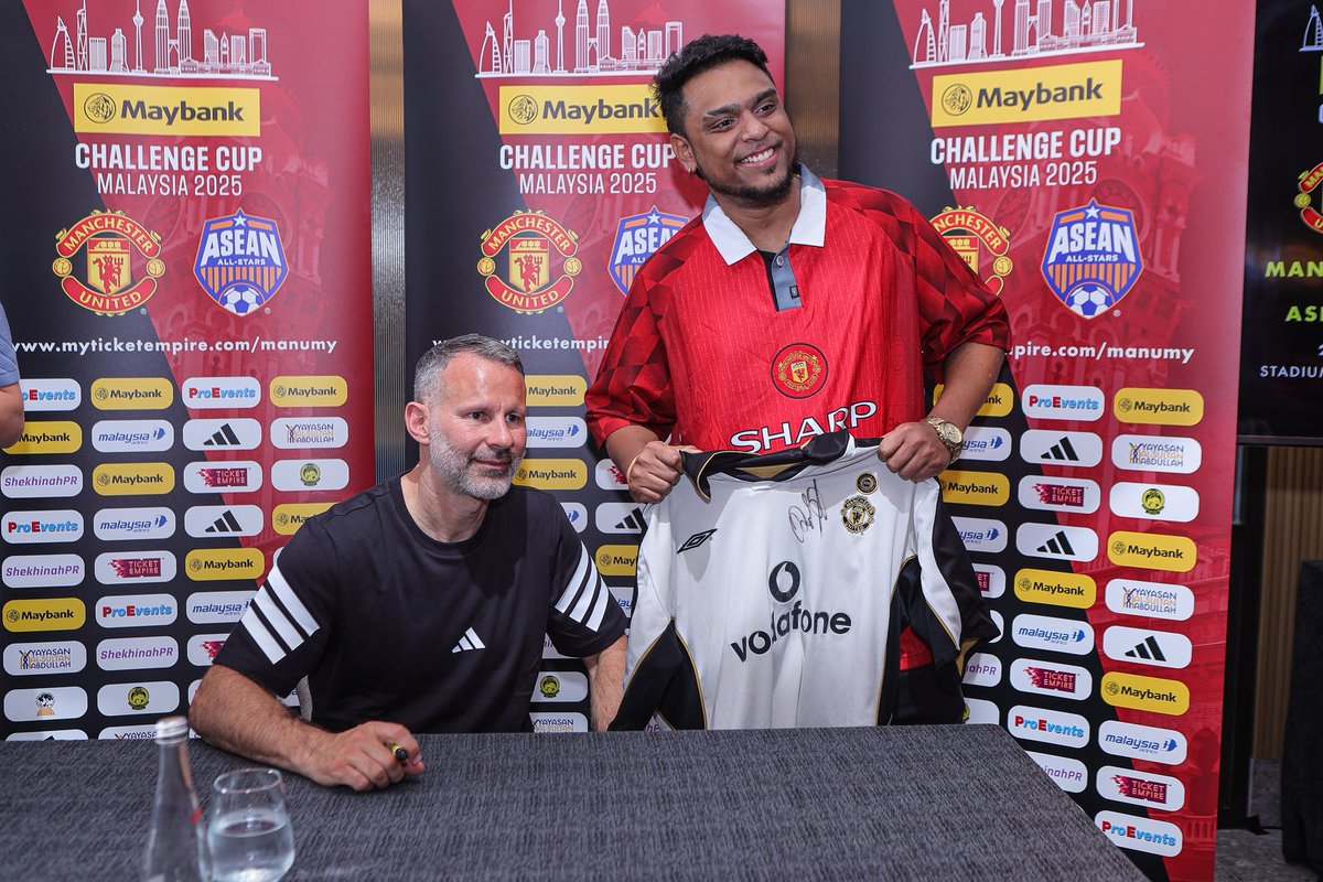shekhinahpr's tweet photo. An unforgettable day with a true Red Devil 🔴✨

A special Meet &amp; Greet with Manchester United legend Ryan Giggs in Kuala Lumpur—part of the official build-up to the Maybank Challenge Cup 2025.

#MaybankChallengeCup2025 #RyanGiggsinKL 
#ManchesterUnited 
#ProEvents 
#ShekhinahPR https://t.co/i5mNSm1mD2