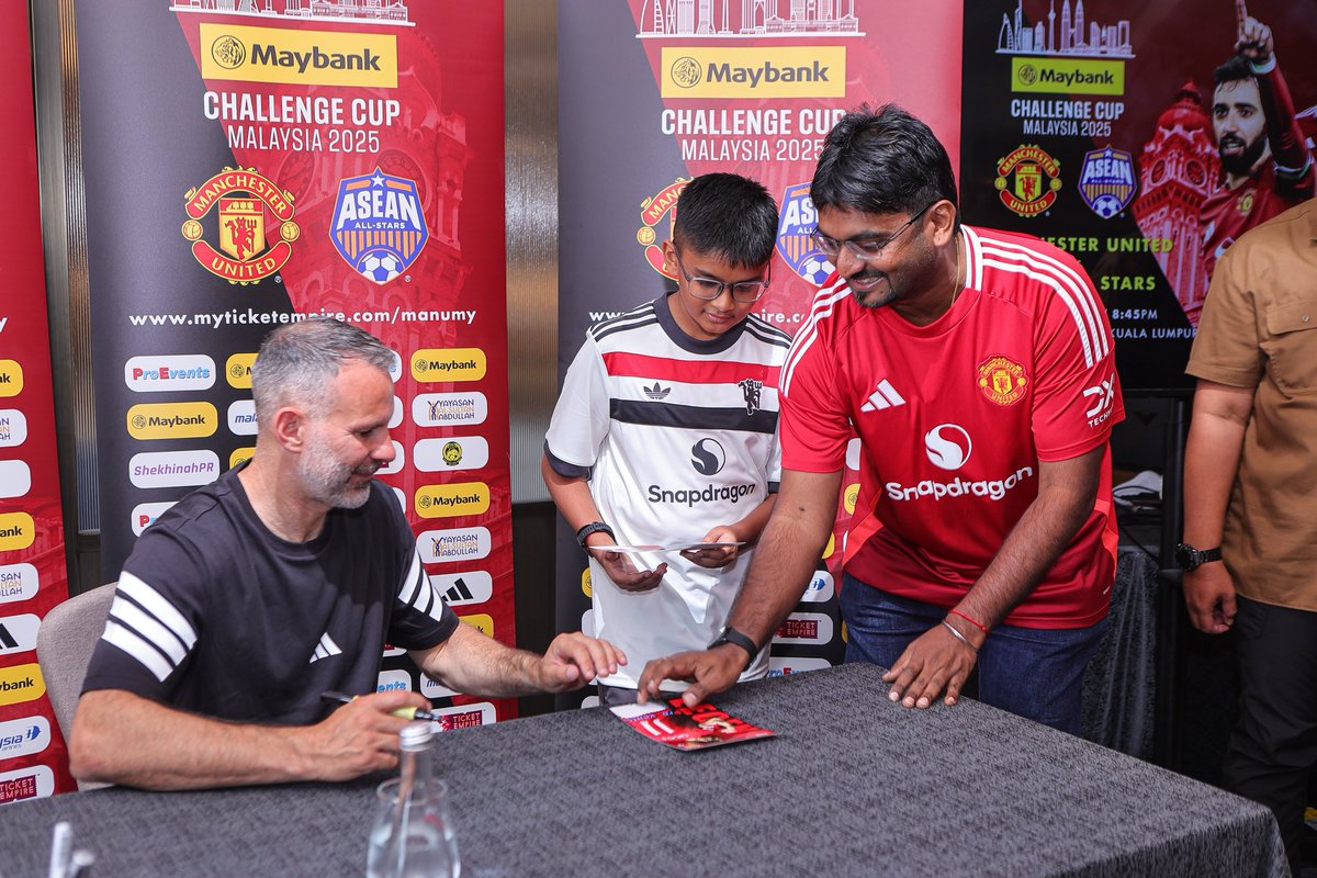 shekhinahpr's tweet photo. An unforgettable day with a true Red Devil 🔴✨

A special Meet &amp; Greet with Manchester United legend Ryan Giggs in Kuala Lumpur—part of the official build-up to the Maybank Challenge Cup 2025.

#MaybankChallengeCup2025 #RyanGiggsinKL 
#ManchesterUnited 
#ProEvents 
#ShekhinahPR https://t.co/i5mNSm1mD2