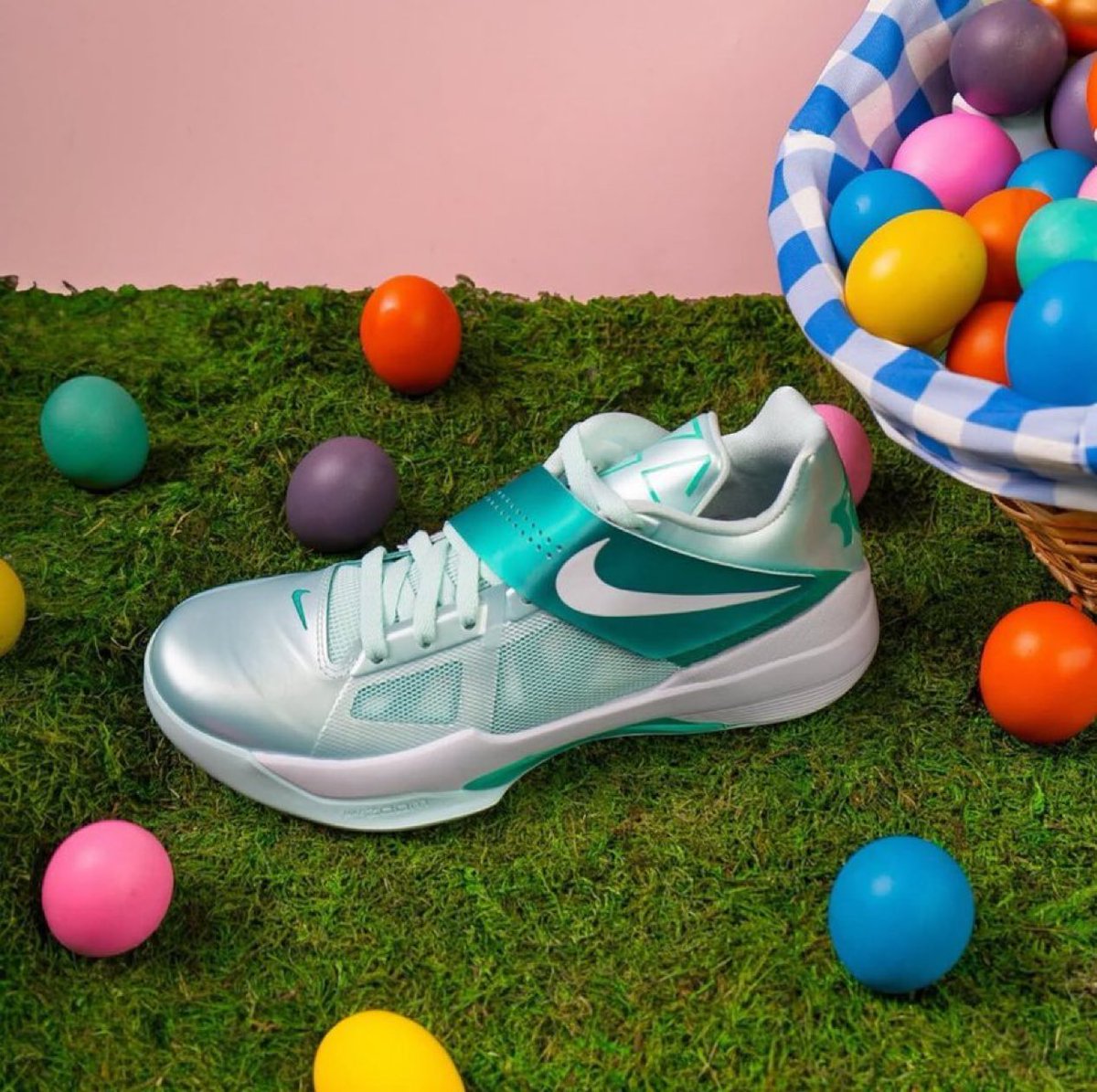 snkr_twitr's tweet photo. AD: PRICE DROP: $104 w/code MMD20
Nike Zoom KD 4 'Mint Candy'

Shop -> https://t.co/ESa50abraM https://t.co/Vu2Sagh1rO