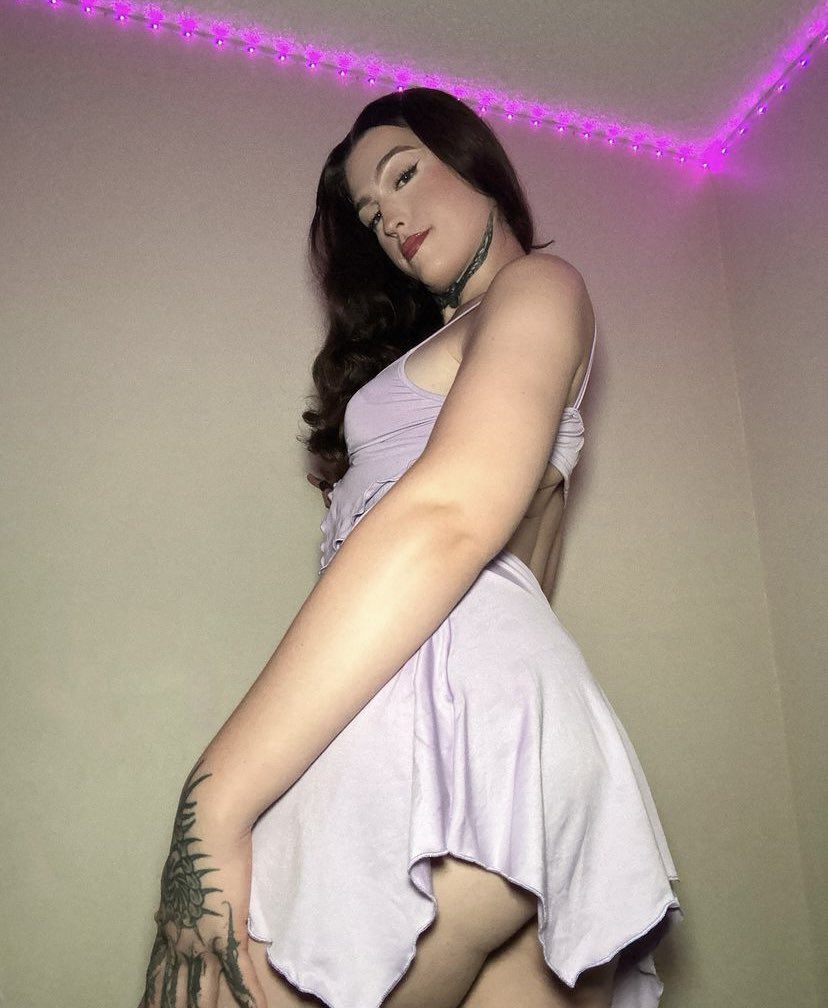 Violethaze001's tweet photo. Sending my 3’11 h0le 🕳️ pics to anyone who puts a ❤️ https://t.co/bXsJi8iTo8