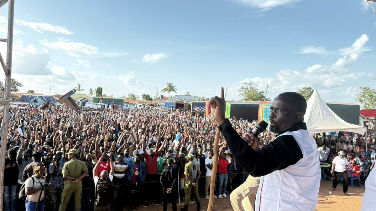 ExMayorUbungo's tweet photo. Oyaaaaaaa kina kufa au hakifi....?

Waswahili wanasema
 "Usichome nyumba yenu kwa ugomvi wa kunyimwa chakula." https://t.co/mqiOhbfjYz