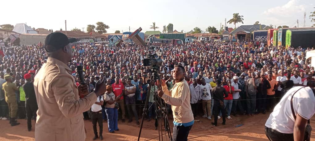 ExMayorUbungo's tweet photo. Oyaaaaaaa kina kufa au hakifi....?

Waswahili wanasema
 "Usichome nyumba yenu kwa ugomvi wa kunyimwa chakula." https://t.co/mqiOhbfjYz