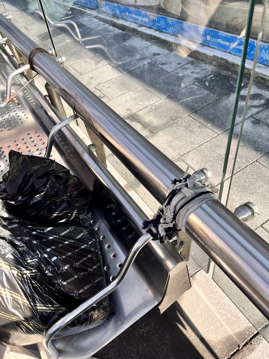 Otobüs beklersin 2 saat gelmez, durağa gelirsin oturma yerleri Allah’a emanet. Şaka mısınız gerçekten ya?  <a href="/IBBcozummerkezi/">İBB Çözüm Merkezi</a> <a href="/Kucukcekmecemiz/">Küçükçekmece BLD</a>