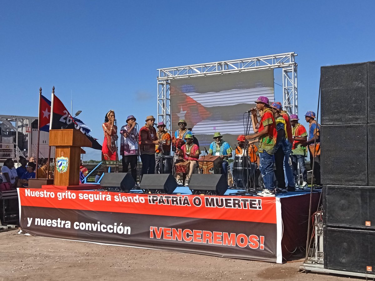 Logro de nuestros eléctricos, constructores y  entidades que apoyaron en las labores, el Parque Solar Fotovoltaico "Luaces" en el municipio Vertientes a partir de hoy aportará al SEN 21.8 Mw. Nos acompañó en la inauguración el Comandante de la Revolución <a href="/ValdesMenendez/">Ramiro Valdés Menéndez</a>