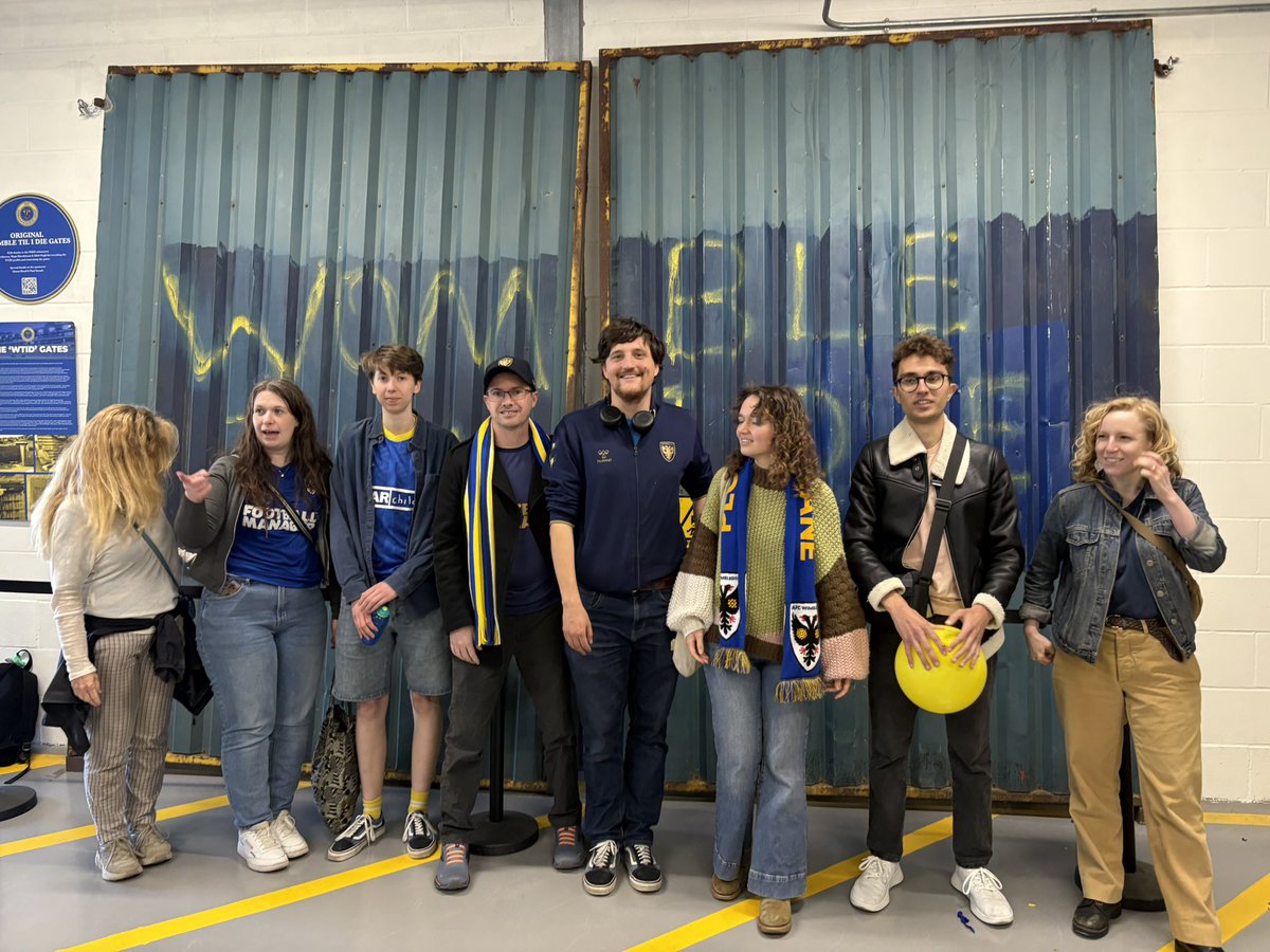 _junkets's tweet photo. Pretty successful Wimblenerd trip to PL if I say so myself 💁🏻 grateful for this community, our lil mod team and (as always) John Green for bringing us together #afcw #dftba https://t.co/vvbl916bkS