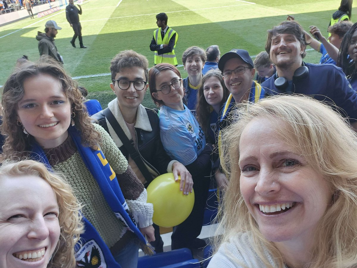 _junkets's tweet photo. Pretty successful Wimblenerd trip to PL if I say so myself 💁🏻 grateful for this community, our lil mod team and (as always) John Green for bringing us together #afcw #dftba https://t.co/vvbl916bkS