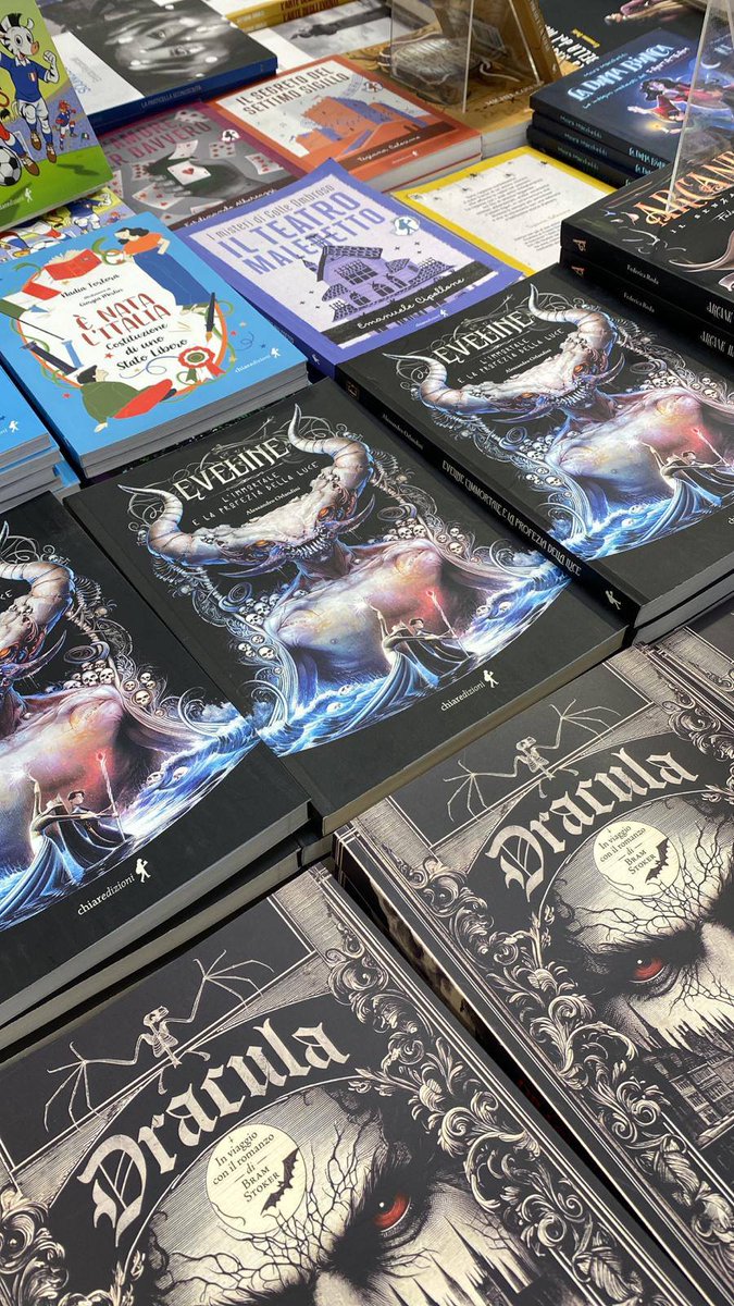 OrlaAlessandro's tweet photo. Il mio nuovo romanzo, il primo capitolo di una nuova e avvincente trilogia fantasy, sta letteralmente spopolando al Salone del Libro di Torino 2025...in tre giorni è andato quasi sold out...continuate ad acquistarlo e a leggere. https://t.co/KzJjKYHWGJ
