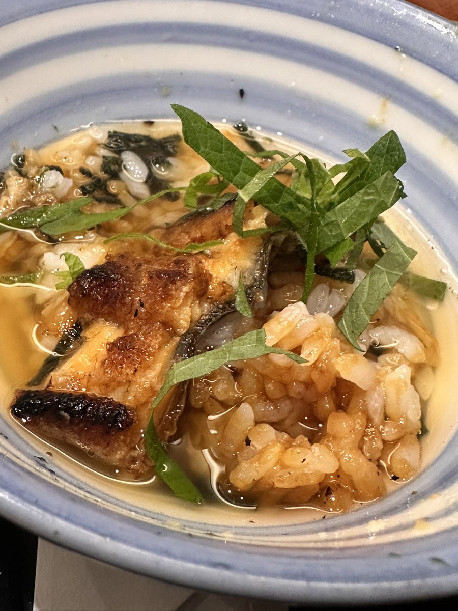 ひまつぶし　に　ひつまぶし。

全然暇でなかったのですが
ついつい言いたくて。　

どうしても食べたくて40分並びました