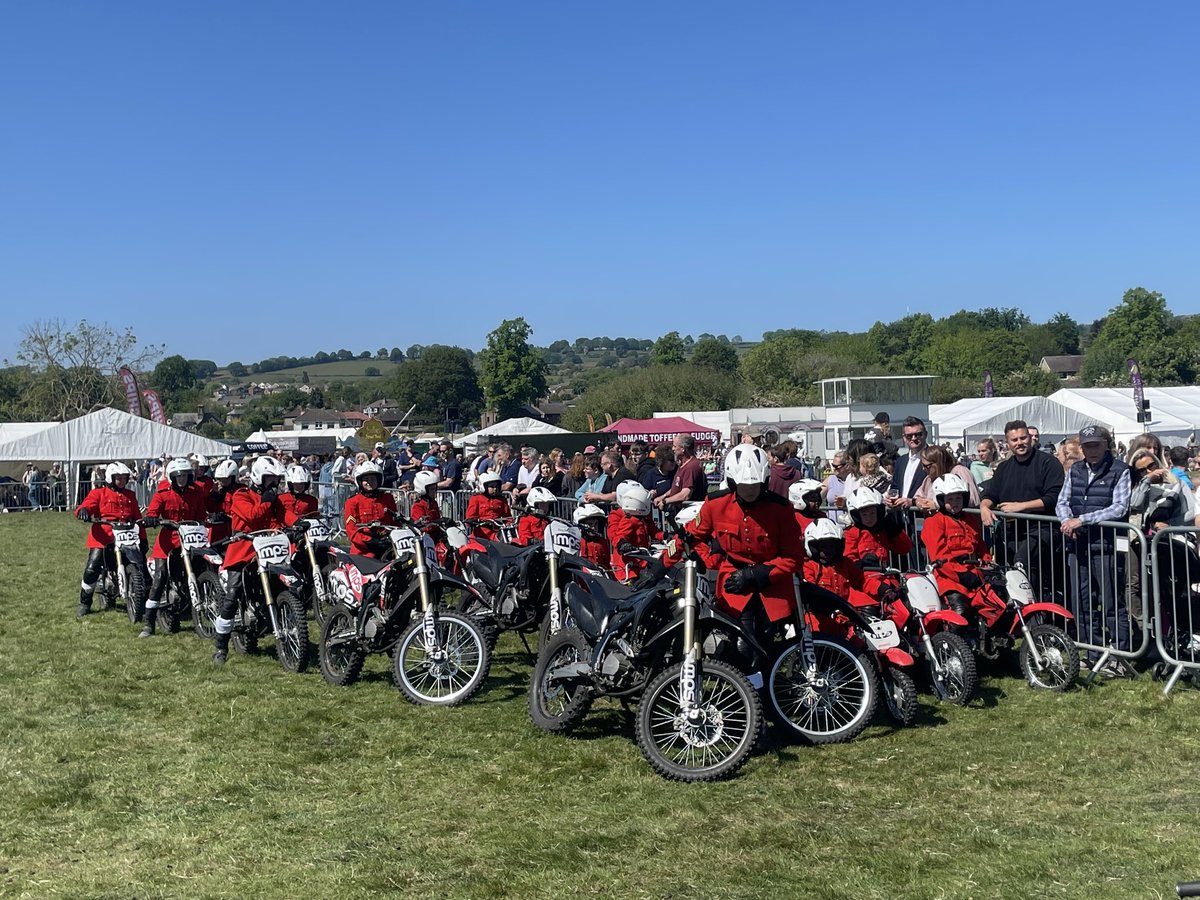 GregMulholland1's tweet photo. Stunning hot day for #OtleyShow again! ☀️ 

The oldest one day agricultural show in the country!

#Otley #Yorkshire https://t.co/li3rHAcNlt