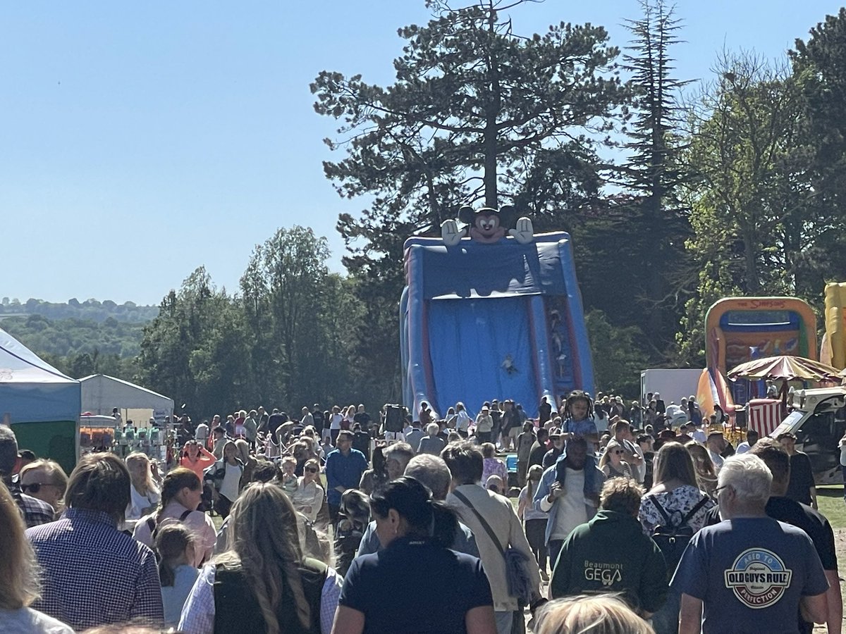 GregMulholland1's tweet photo. Stunning hot day for #OtleyShow again! ☀️ 

The oldest one day agricultural show in the country!

#Otley #Yorkshire https://t.co/li3rHAcNlt