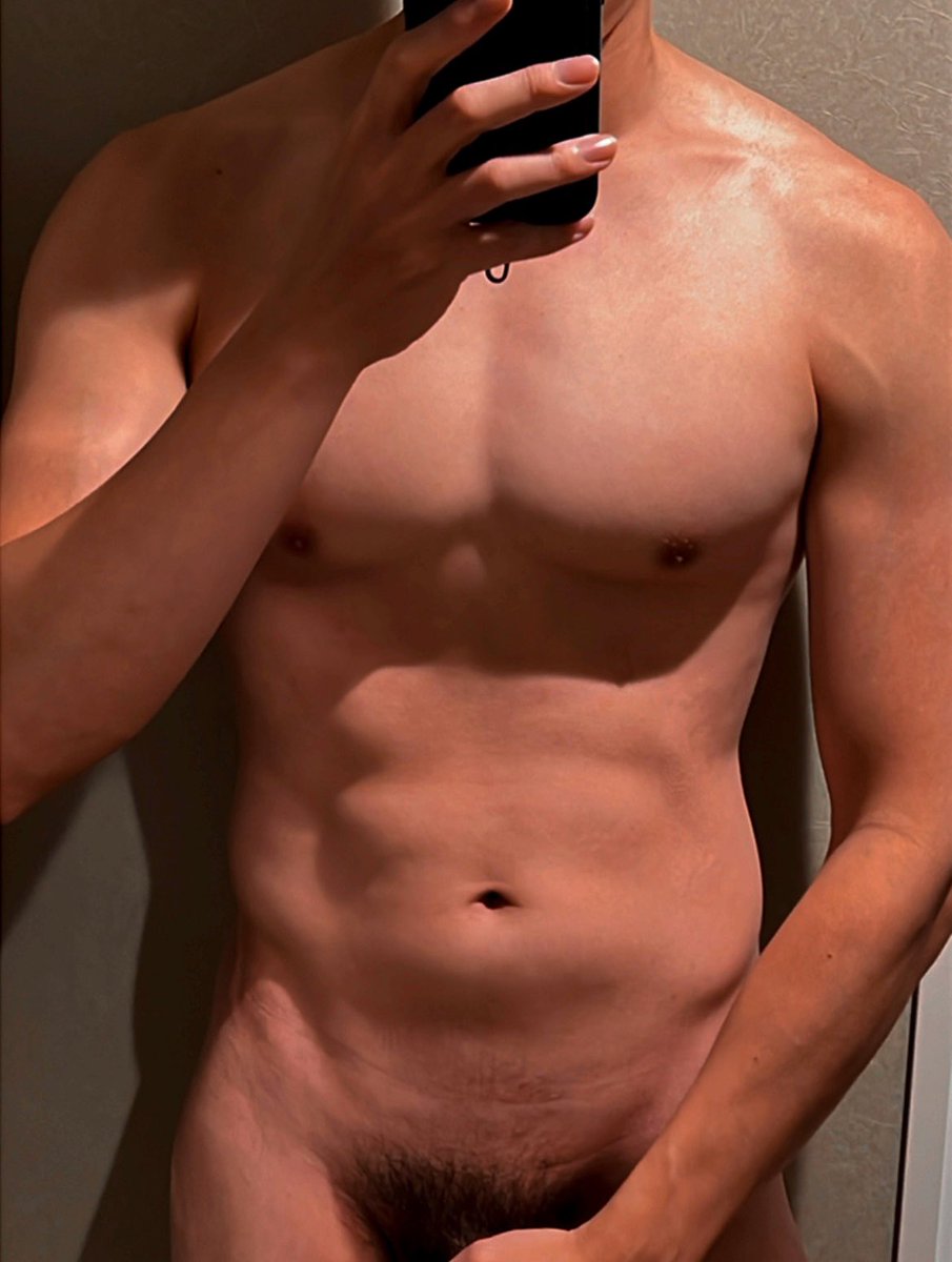 兩週沒練，工作壓力大又胡亂吃，肚子都跑出來了，這週又出國，回去之後要還很多債了😂😂