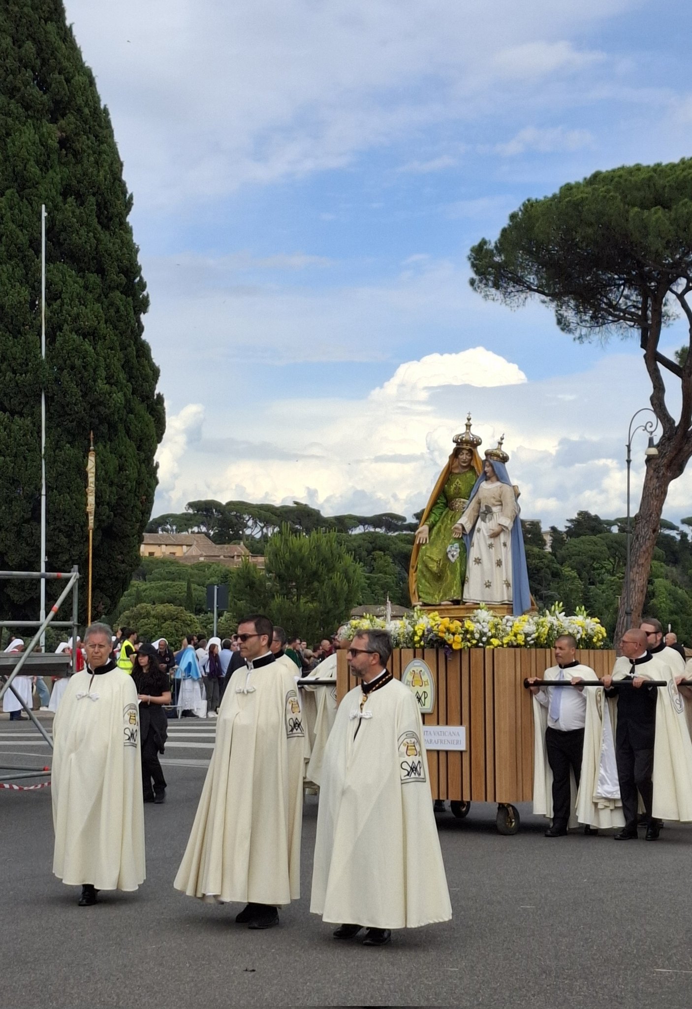 Procesión en Roma con el Cachorro y la Esperanza de Málaga, en directo: última hora del recorrido