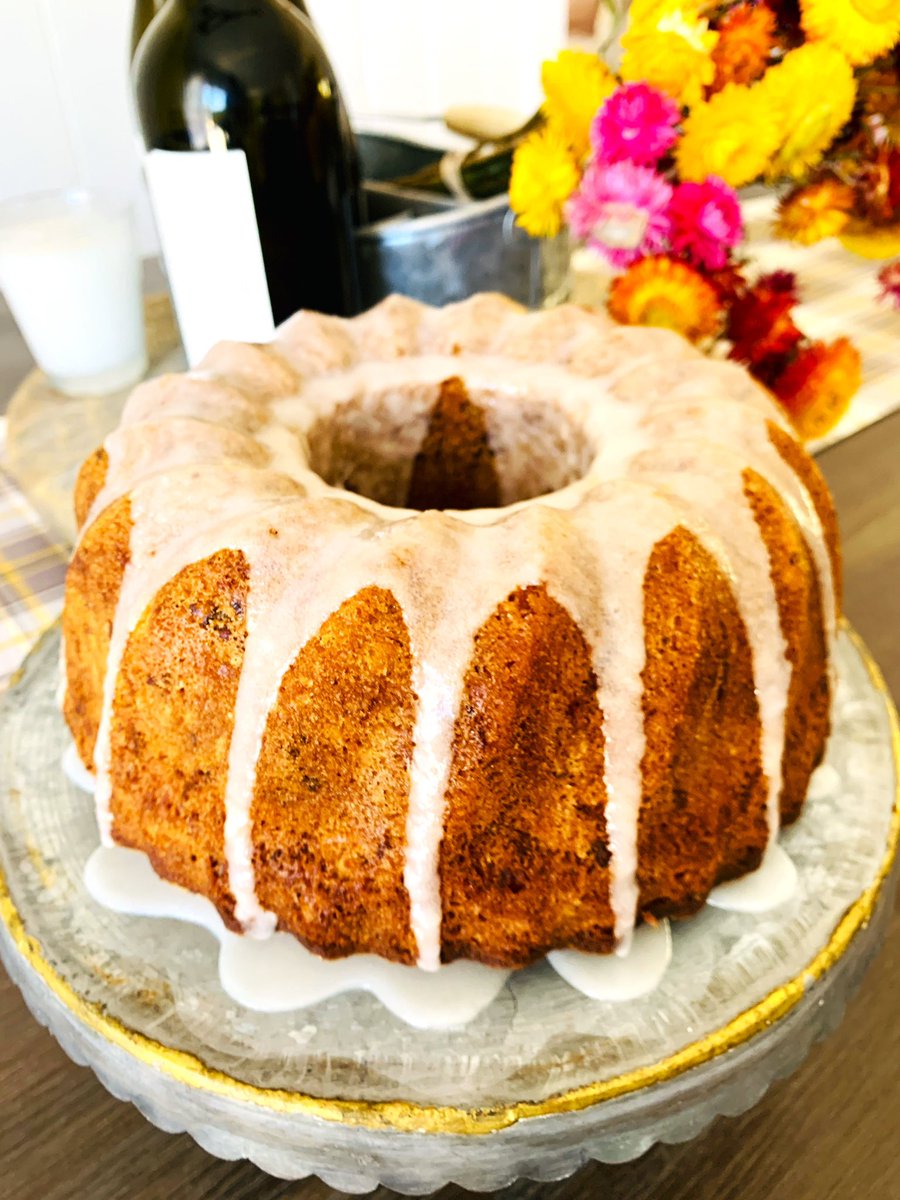 genabellrecipes's tweet photo. Olive Oil Zucchini Bundt Cake with Sugar Crunch Glaze - made with California olive oil.
https://t.co/Rur8OqXJe8
#recipes #bundtcake #baking #zucchinirecipes https://t.co/LisjyArlRG