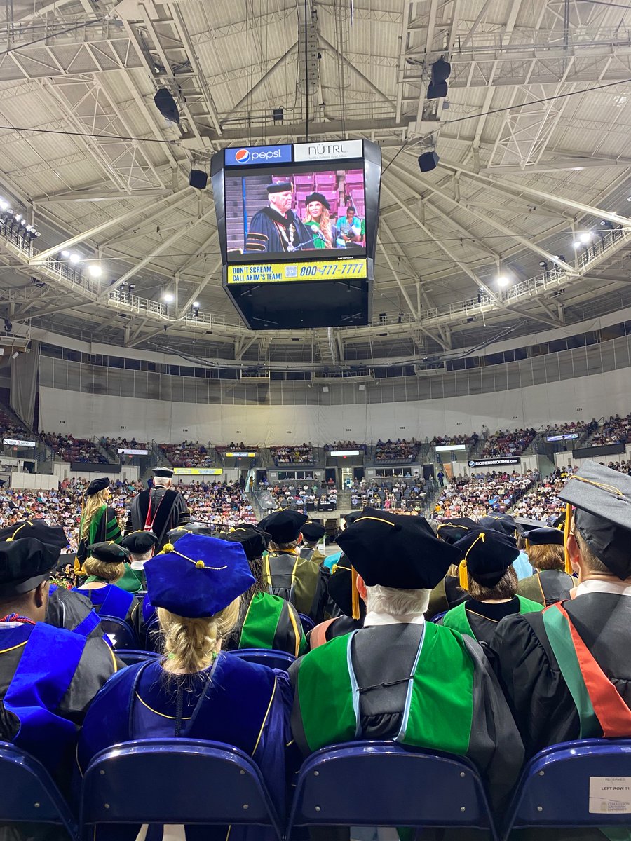enhancerleo's tweet image. Deeply honored to be the Flag Bearer for the College of Graduate Studies at the One Hundredth Ninety-Fifth Commencement of the Medical University of South Carolina!!!
#changingwhatspossible