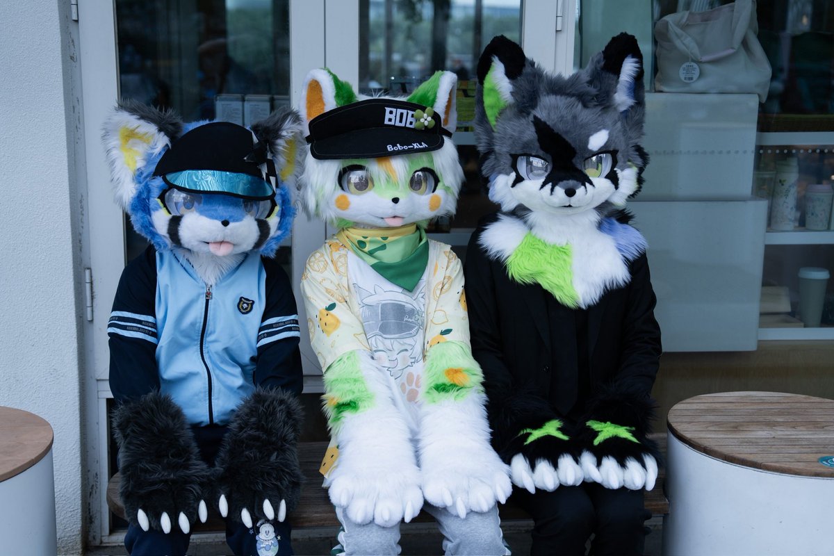 今天是family picnic！
小熊猫：<a href="/shuiyuan_15/">清莼水源</a> 
小绿柴：<a href="/bobo_xla/">尖耳波波柴</a> 
亲妈：<a href="/ERE_Prime/">ERE</a> 
摄影师：<a href="/YUs64l9Q7J44295/">沽鸣</a>