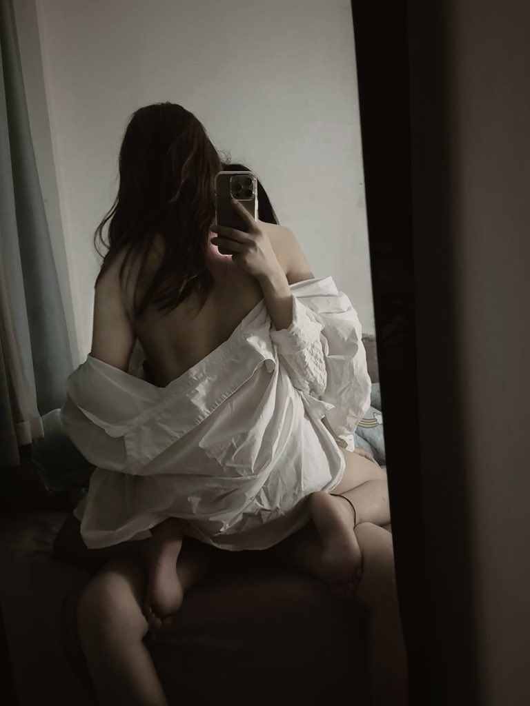 former_34's tweet photo. 昏暗的��间 你和我缠缠绵绵  #女同性恋 #拉拉 #les #le #ppl #wlw #lesbian https://t.co/5VBKAcASTu