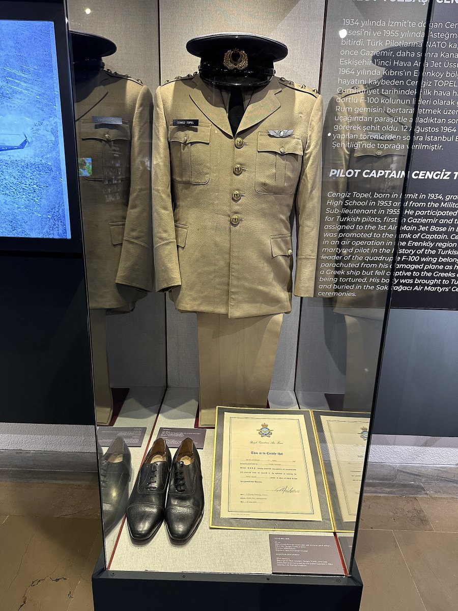 Hava Pilot Yüzbaşı Cengiz Topel, Türkiye’nin ilk hava harp şehididir. Kıbrıs Türklerini savunmak (Erenköy Savunması) isterken uçağı vurulmuş ve Rumlara esir düşmüştür. 

Topel, üç gün işkence edilmesine rağmen konuşmadığı için şehit edilmiştir.

Kahraman şehidimizin üniforması,