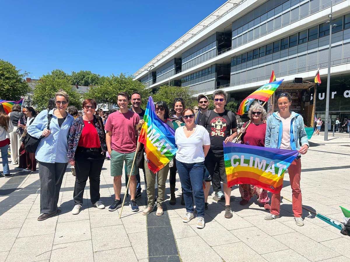 Présent•es à la Pride d’#Angers cet après-midi ! ✊🏳️‍🌈

La Ville doit lutter contre les inégalités et pour les droits de toutes et tous. 

#pride #municipales2026 #justicesociale #LGBTQIA #egalite #angersmaville #actu #politique