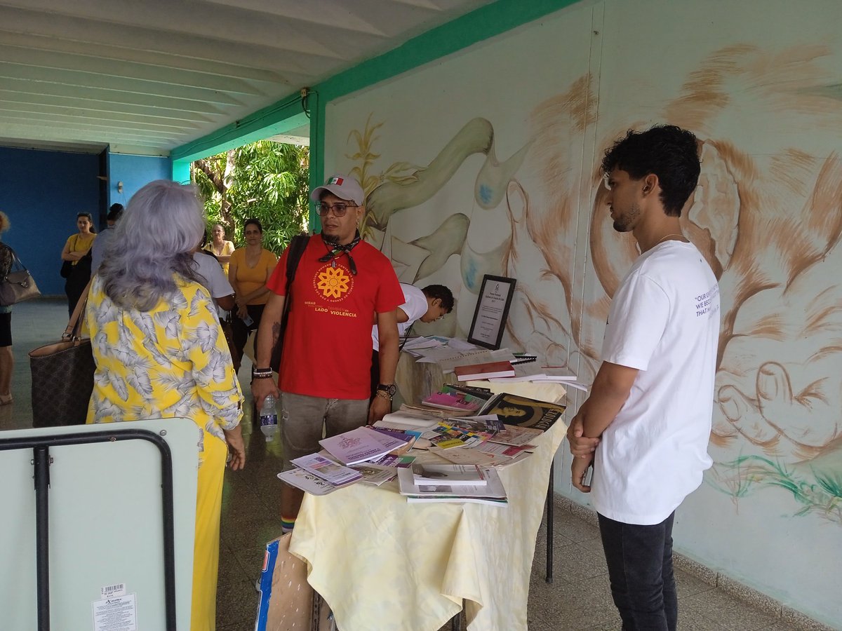 Momentos de diálogo profundo, sonrisas comprometidas y manos alzadas por la equidad reflejan el espíritu de una juventud que no se conforma con discursos, sino que exige derechos para todas las personas. #CENESEX, sigamos trabajando juntos, por la verdadera justicia 🏳️‍🌈❤️🇨🇺