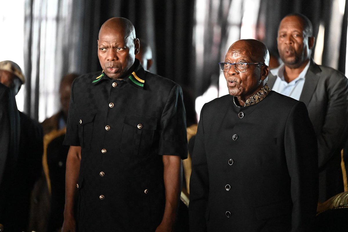ZANewsFlash's tweet photo. PICS: MK Party’s President Jacob Zuma, ANC's Dr Zweli Mkhize, Senzo Mchunu and Deputy Minister Jomo Sibiya attended the funeral of Busani Ntshebe Khuzwayo, a lead singer for Maskandi band, Ingane Zoma.
The funeral took place at Qhudeni in Nquthu in northern KwaZulu-Natal earlier today. 
Khuzwayo was the composer of the many pro-Zuma songs the band released between 2005 and 2011 - The News Box