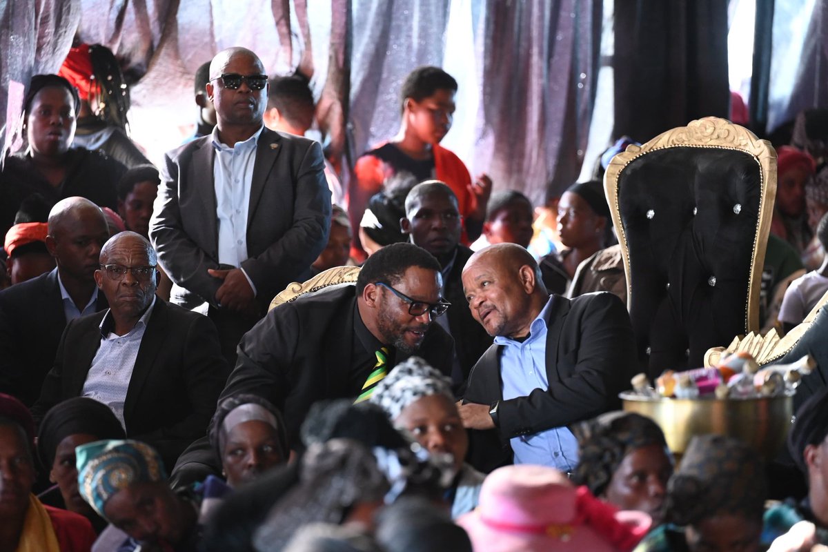 ZANewsFlash's tweet photo. PICS: MK Party’s President Jacob Zuma, ANC's Dr Zweli Mkhize, Senzo Mchunu and Deputy Minister Jomo Sibiya attended the funeral of Busani Ntshebe Khuzwayo, a lead singer for Maskandi band, Ingane Zoma.
The funeral took place at Qhudeni in Nquthu in northern KwaZulu-Natal earlier today. 
Khuzwayo was the composer of the many pro-Zuma songs the band released between 2005 and 2011 - The News Box