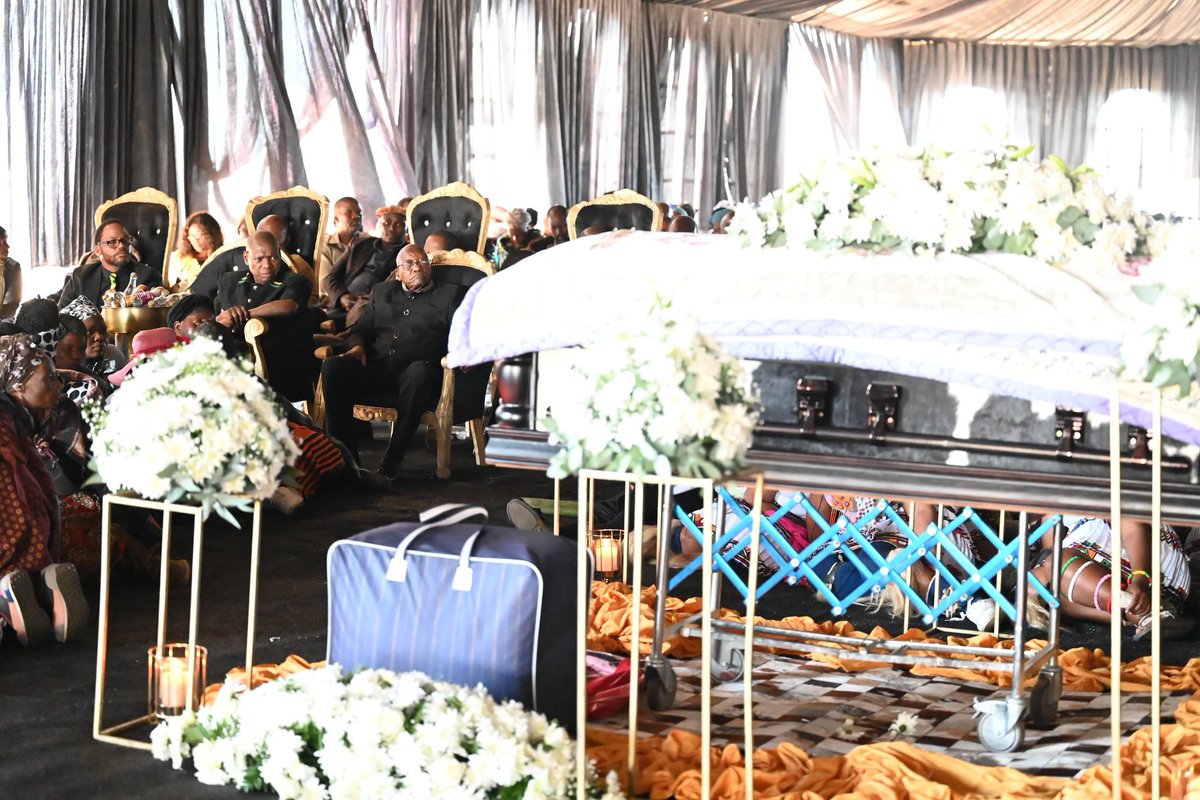 ZANewsFlash's tweet photo. PICS: MK Party’s President Jacob Zuma, ANC's Dr Zweli Mkhize, Senzo Mchunu and Deputy Minister Jomo Sibiya attended the funeral of Busani Ntshebe Khuzwayo, a lead singer for Maskandi band, Ingane Zoma.
The funeral took place at Qhudeni in Nquthu in northern KwaZulu-Natal earlier today. 
Khuzwayo was the composer of the many pro-Zuma songs the band released between 2005 and 2011 - The News Box