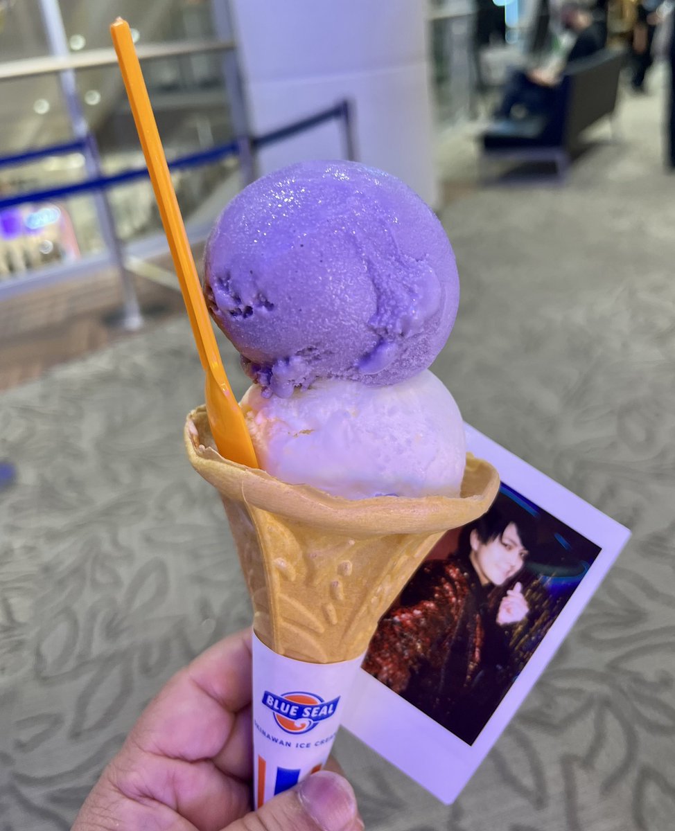 shuuukunn1's tweet photo. 越谷レイクタウン
光の広場
＃FOR_ACE
＃フォーエース
帰りにBlue Sealのアイス食べた〜🍨
舟くんおススメの『ウベ』と『塩ちんすこう』🍦美味しかったよ〜♪ 
LIVEも特��会も皆んなとご飯も🍽️
みんなみんな楽しかった😆🫶 https://t.co/dnPfeLwn1A