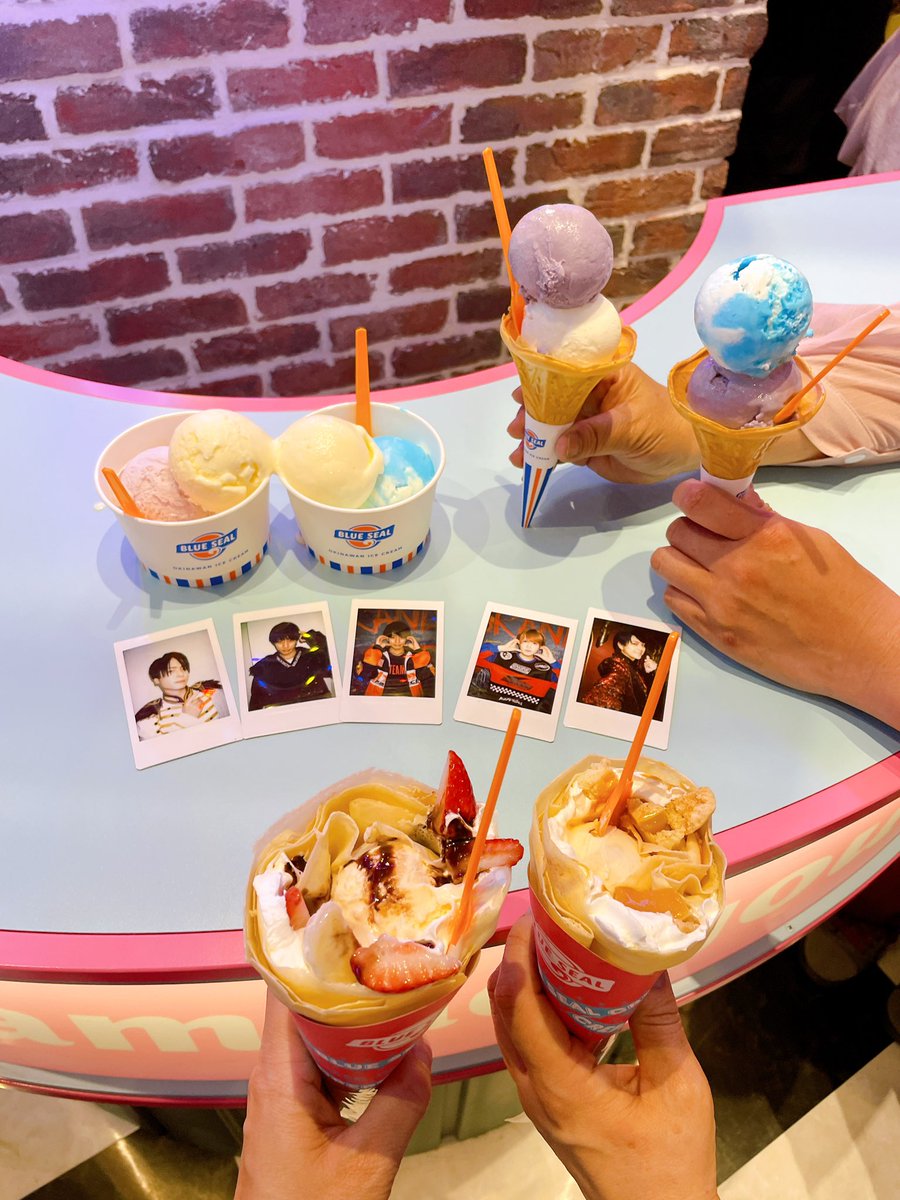 shuuukunn1's tweet photo. 越谷レイクタウン
光の広場
＃FOR_ACE
＃フォーエース
帰りにBlue Sealのアイス食べた〜🍨
舟くんおススメの『ウベ』と『塩ちんすこう』🍦美味しかったよ〜♪ 
LIVEも特��会も皆んなとご飯も🍽️
みんなみんな楽しかった😆🫶 https://t.co/dnPfeLwn1A