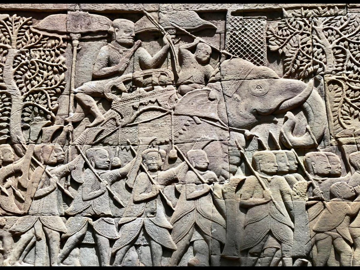 ChivanSan's tweet photo. Cambodia has thousands of Chinese troops marching alongside with the Khmer troops at Angkor City in 12th century when the United States haven’t born yet😂 https://t.co/gfR7LTWINK