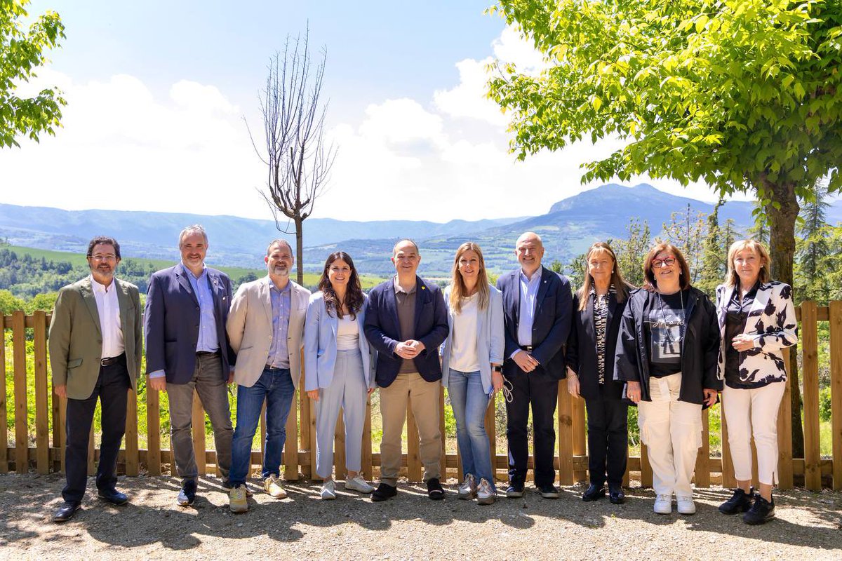 mncsls's tweet image. A Isona, a la vegueria del Pirineu, fem balanç del primer any des de les eleccions del #12M convençuts de ser l'alternativa que el país necessita en un moment de desnacionalització com el que vivim! 

Per la nació, pel progrés, per la llibertat i per la independència. #junts