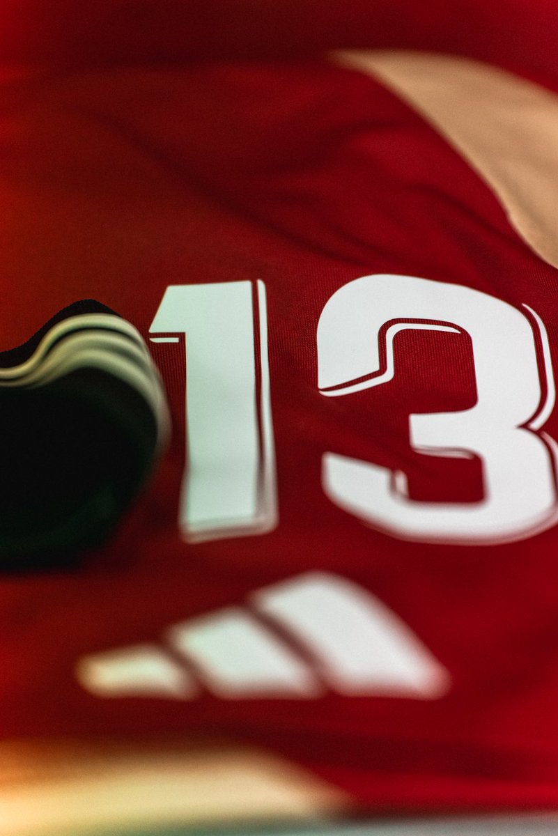 Standard_RSCL's tweet photo. Match spécial pour Marlon. 💯

#STADEN #COYR 🔴⚪️ https://t.co/4mmE7EghaU