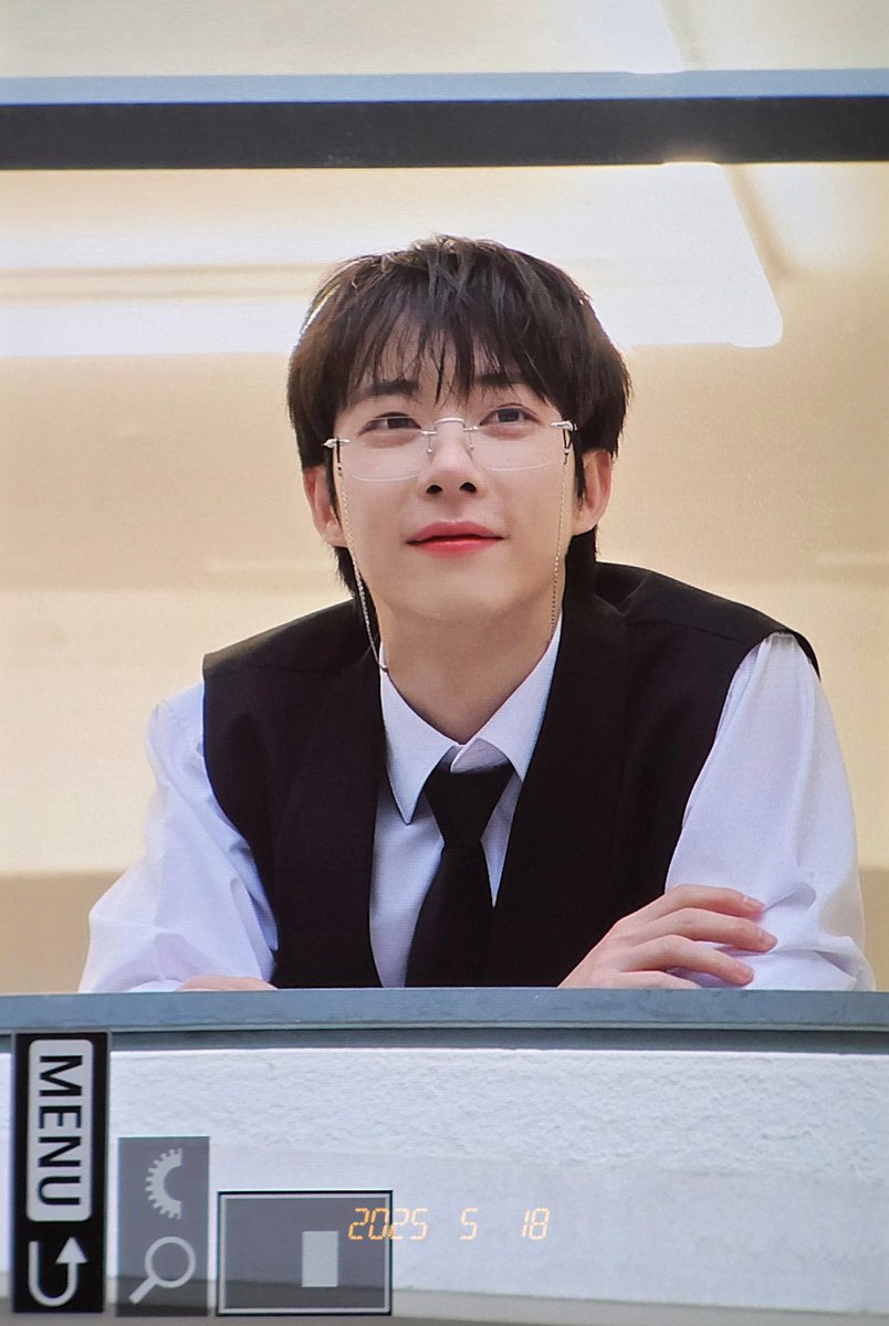 우연 tweet media