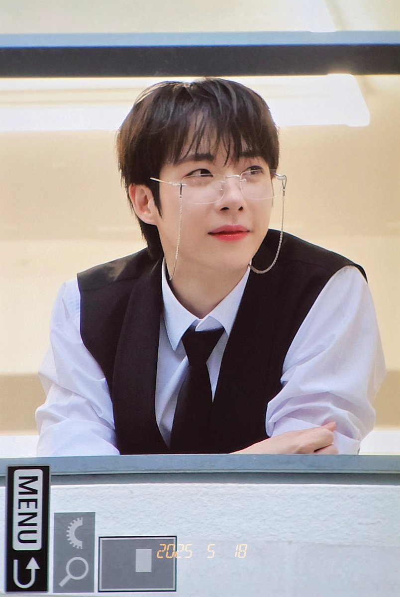 우연 tweet media