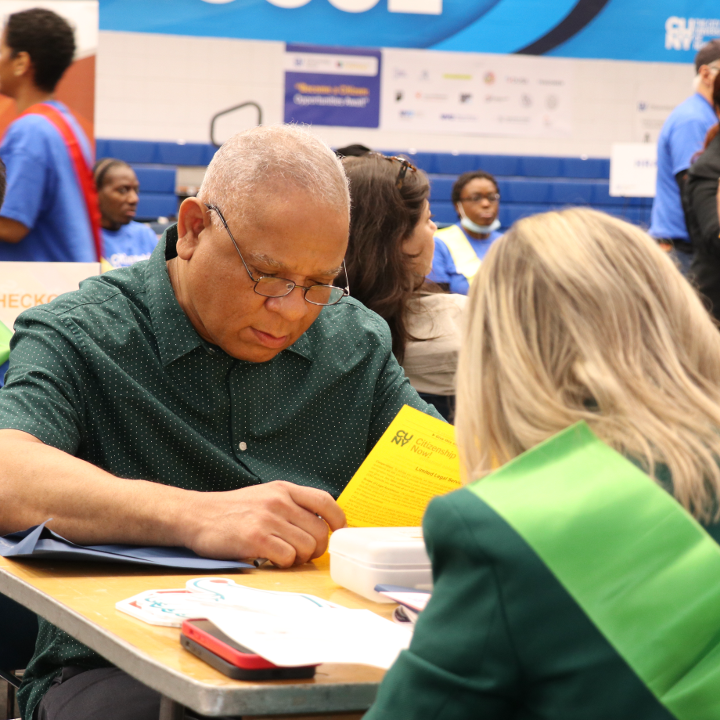 CUNYCitizenship's tweet image. 🇺🇸 Welcome to our CUNY Spring Citizenship Drive, “Become a Citizen: Opportunities Await” — our largest event of the year. We’re in #Manhattan, thrilled to see so many permanent residents ready to get help with their #citizenship applications. 🇺🇸👏