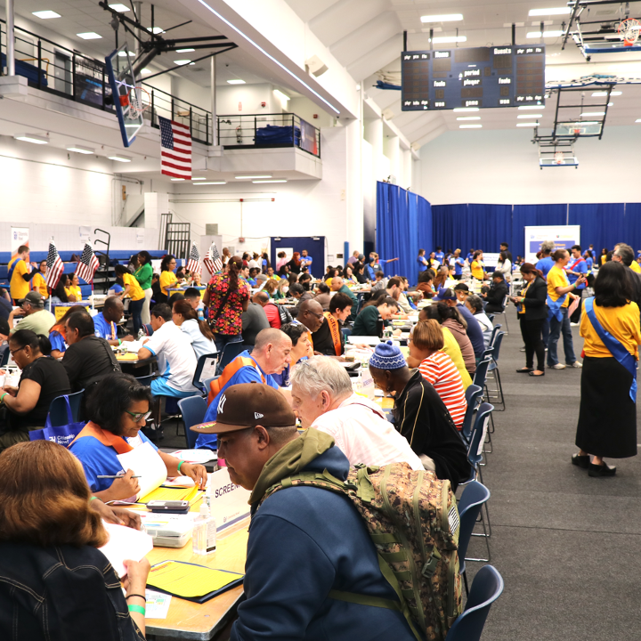 CUNYCitizenship's tweet image. 🇺🇸 Welcome to our CUNY Spring Citizenship Drive, “Become a Citizen: Opportunities Await” — our largest event of the year. We’re in #Manhattan, thrilled to see so many permanent residents ready to get help with their #citizenship applications. 🇺🇸👏
