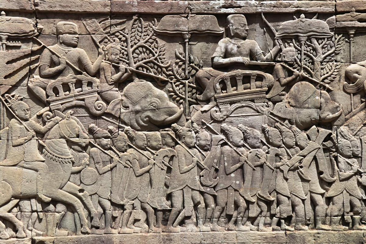 ChivanSan's tweet photo. Cambodia has thousands of Chinese troops marching alongside with the Khmer troops at Angkor City in 12th century when the United States haven’t born yet😂 https://t.co/gfR7LTWINK