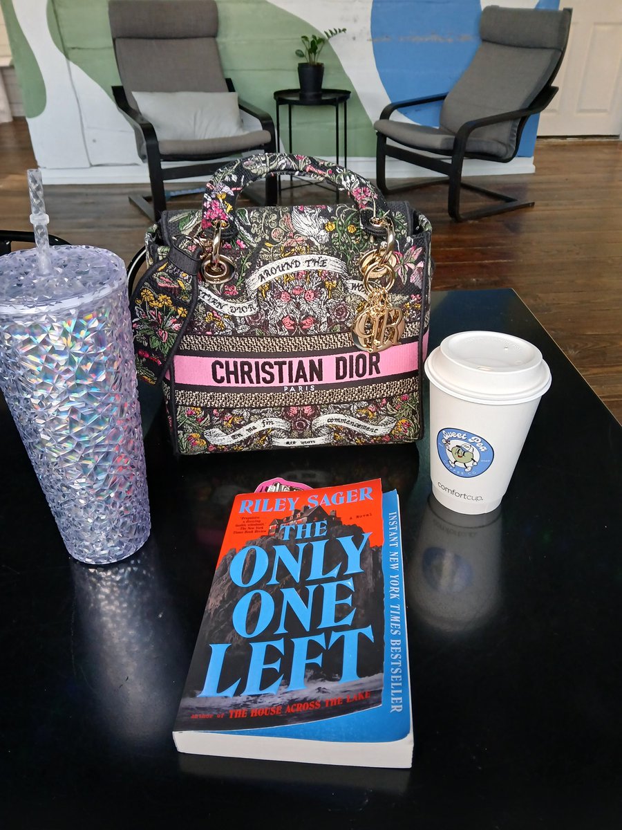 Just dropped Mailyn off next door at the salon. They have a wonderful coffee/tea place that connects to the groomers. We have an old town setup where I live. So 1 1/2 hrs. To myself ☕️🐾#SaturdayMorning #CoffeeTime #CoffeeLovers #CoffeeLover #CoffeeDay #booklovers