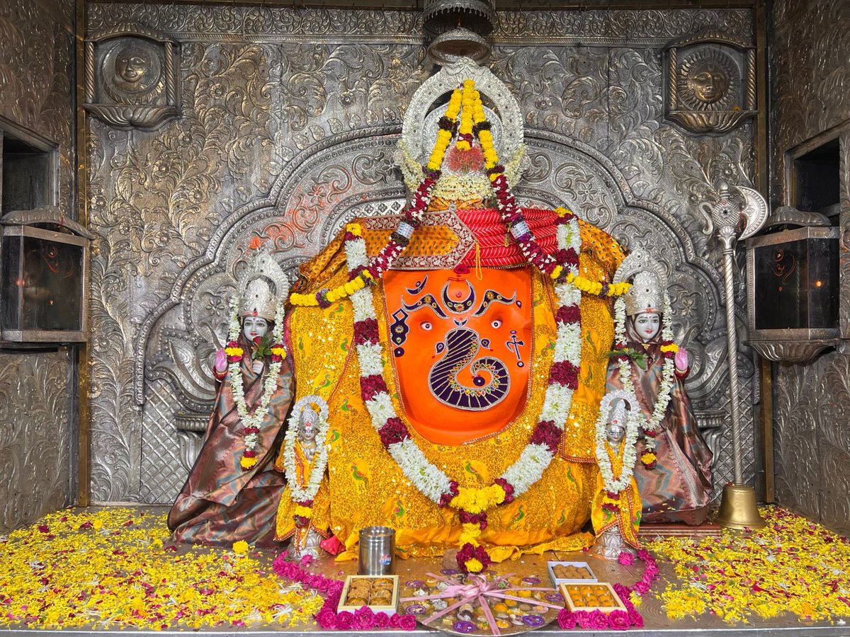 GloryofGanesha's tweet photo. 🙏 💐🌹🍃श्री गणेशाय नमः 🍃🌹💐🙏

श्री खजराना गणेश #इंदौर आज का आरती श्रृंगार दर्शन।

Shri Khajrana Ganesh #Indore today’s Aarti Shringar Darshan.

१७ मई २०२५, शनिवार, वैशाख कृष्ण #पंचमी 
17 May 2025, Saturday, Vaishakh Krishn #Panchmi https://t.co/GpvCWudLLZ