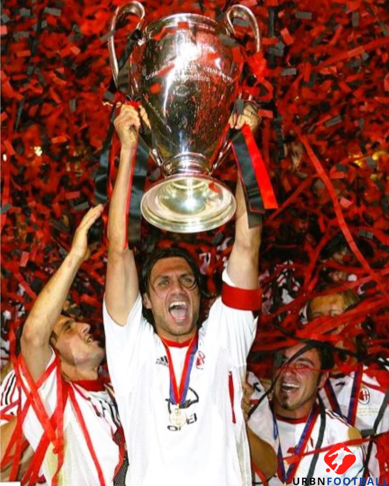 A Milanello è stata tolta la foto di Paolo con la Champions del 2003. 
RT tutti alla faccia di #furlaniout