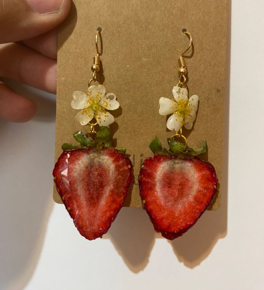 heart_jpg's tweet photo. strawberry earrings 🍓 https://t.co/VEj4lEmk5z