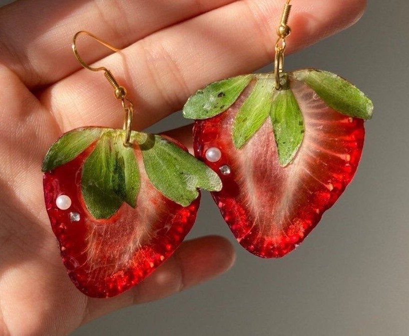 heart_jpg's tweet photo. strawberry earrings 🍓 https://t.co/VEj4lEmk5z