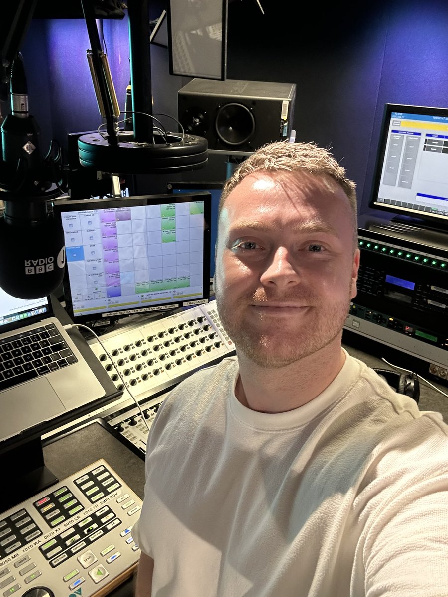 LIIIIIIVE NOW! <a href="/BBCR1/">BBC Radio 1</a> 🔥

bbc.co.uk/sounds/play/li…