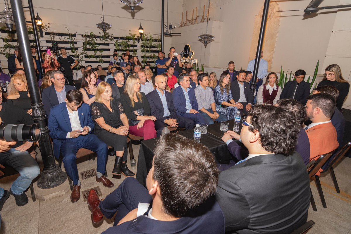 veronica_sikora's tweet photo. La Derecha Diario llegó a Córdoba. Un paso más en nuestra batalla cultural. Gracias por la invitación. No nos callaremos nada. @JMilei @laderechadiario @MileiEmperador @marianoperez912 @javiernegre10 https://t.co/C4Yz8Iu01u