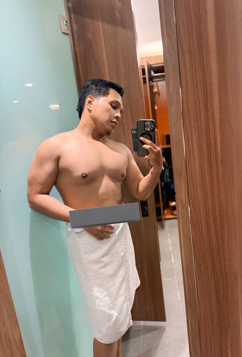 deemcrucial's tweet photo. Weekends are the only time I have for the gym 😭 https://t.co/ySC99xQljI