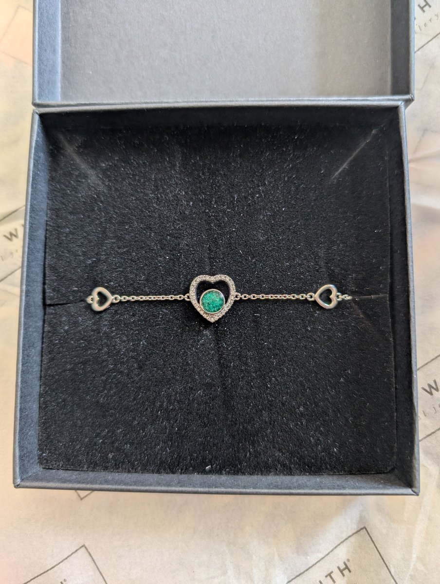 DiniDavies's tweet photo. @flub5568 My Memorial Bracelet just arrived ❤️❤️❤️ I'll always have a little bit of Levi with me now 🥰 #Everwith https://t.co/SrBlYuKq5k