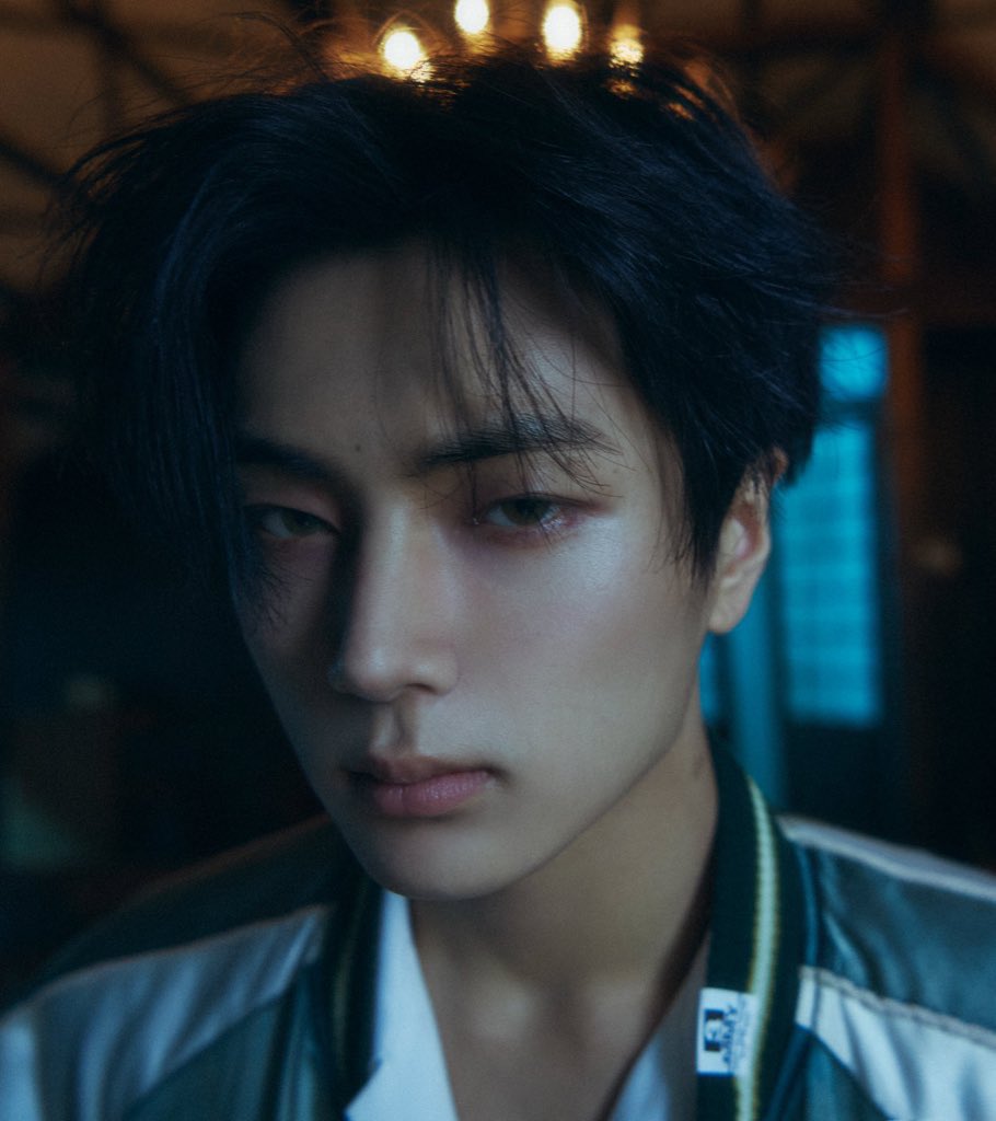 proudpjs's tweet photo. the makeup the hair style the style everything is perfect https://t.co/bb7uZxSa6I